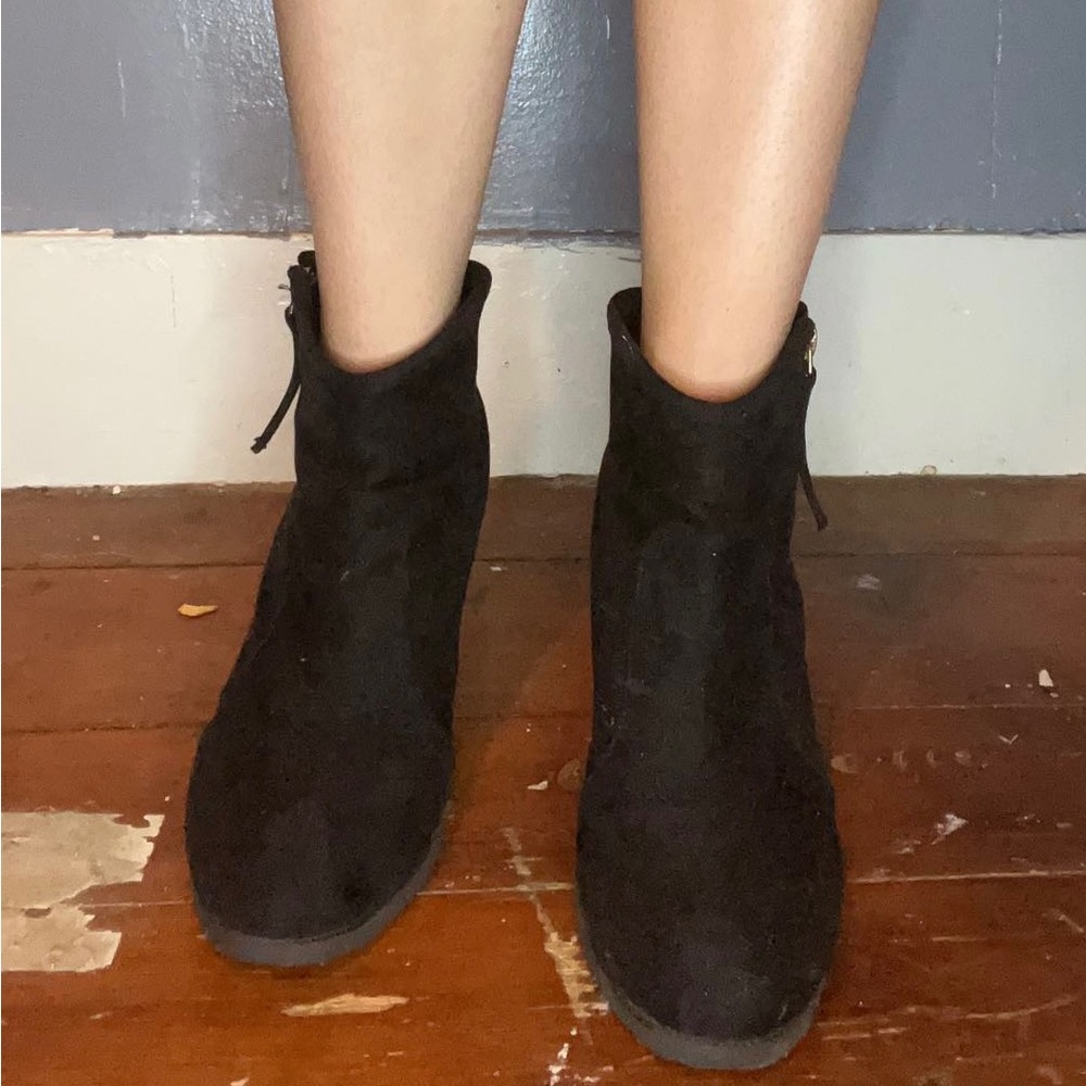 Heeled ankle boots that are a size 7-8